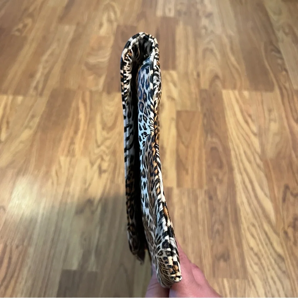 Leopard Print Clutch - Picture 13 of 13